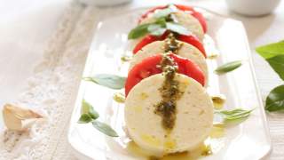 Салата с домати и прясно сирене / Tomato and Fresh Bulgarian Cheese Salad